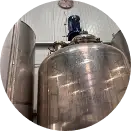 Investition in neue Werkhallen mit Edelstahltanks